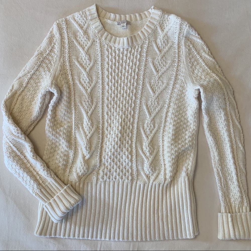 GAP cable knit basic crewneck sweater